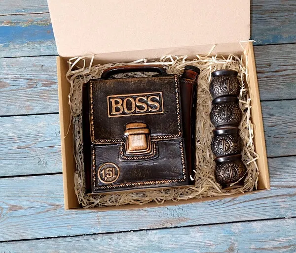 Подарунковий набір для алкоголю "Барсетка Boss" - крутий та оригінальний подарунок для чоловіка