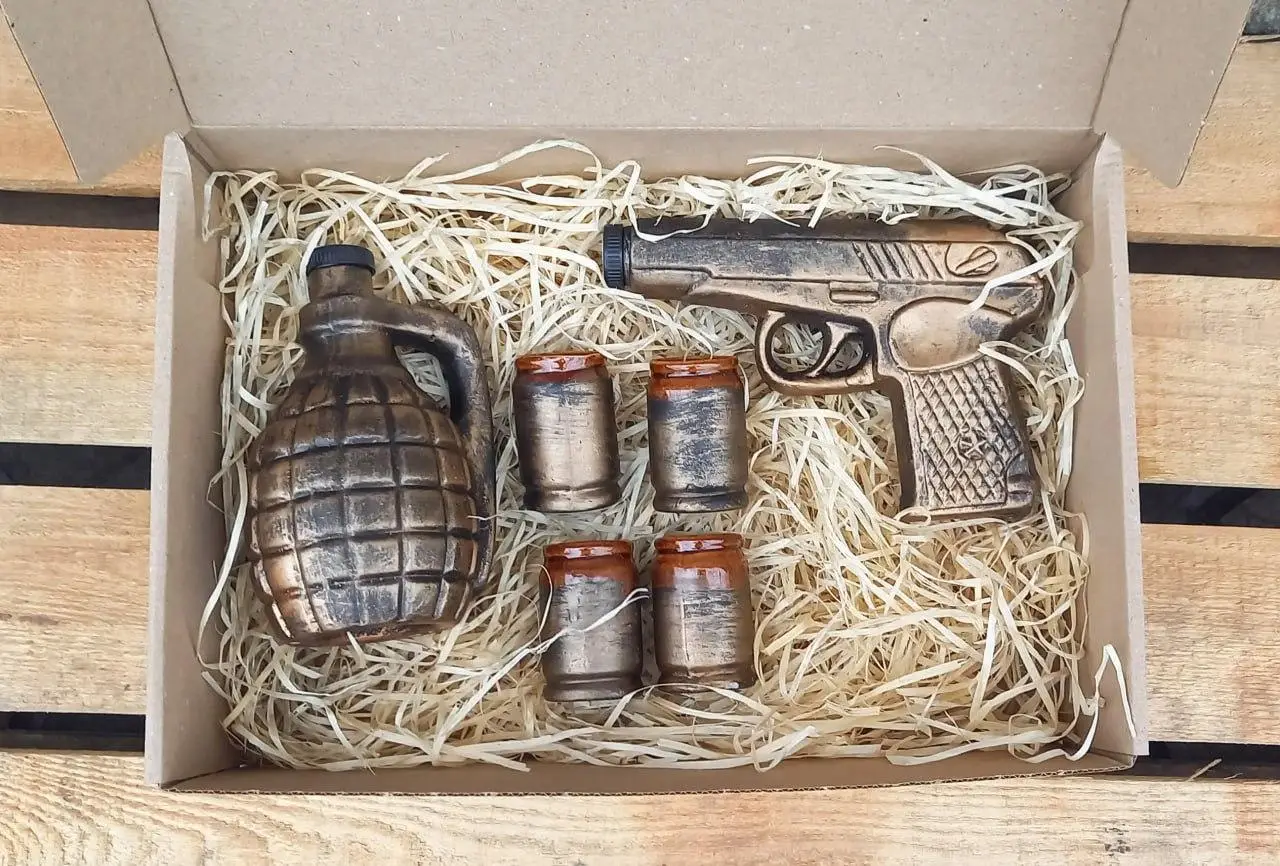 Набір для алкоголю Пістолет Макарова 250 мл та Граната 500 мл - подарунок для військових чоловіків