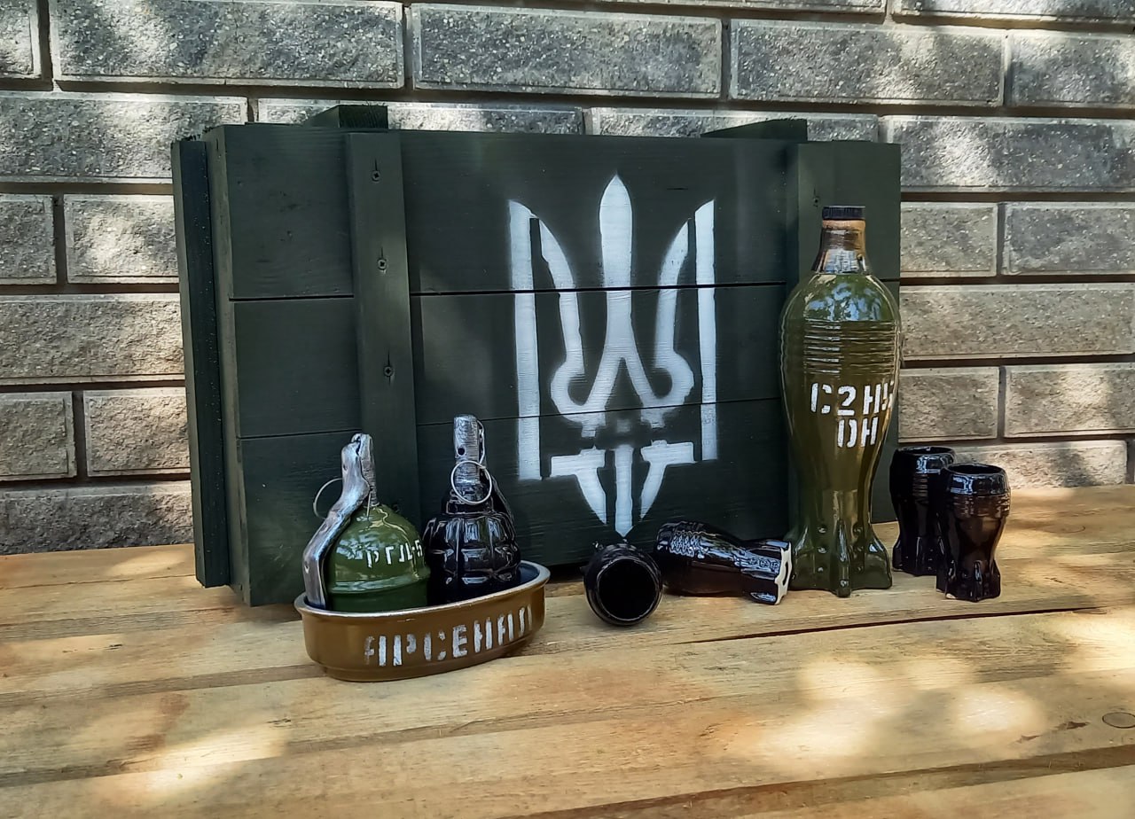 Набір для алкоголя Міна з чарками та гранати для сіль/перець в ящику - Подарунок для військових чоловіків