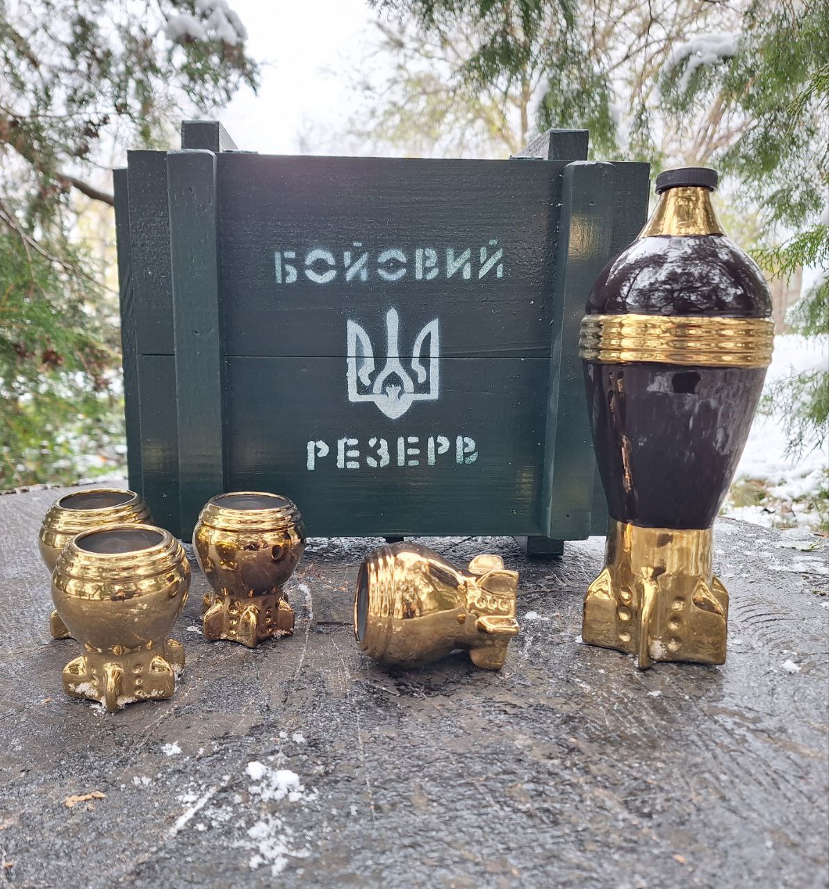 Набрі для спиртного "Бойовий резерв" Золота міна у дерев'яному ящику для чоловіка військового