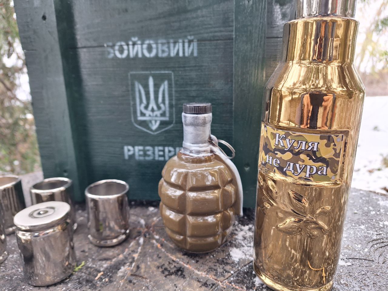 Набір для спиртного "Куля не дура" та граната лимонка у дерев'яному ящику Бойовий резерв - подарунок чоловіку