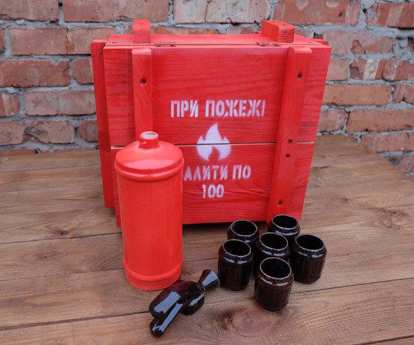 Набір для спиртного вогнегасник у дерев'яному ящику з чарками - Подарунковий набір служби ДСНС