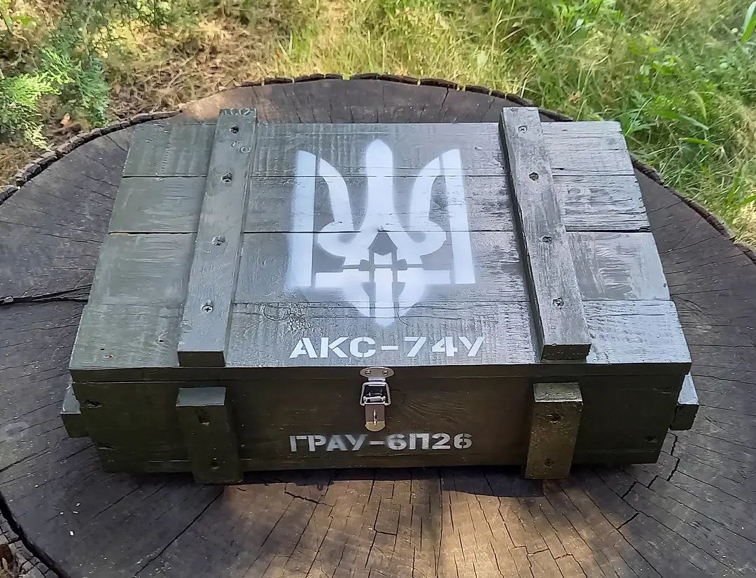 Автомат Калашникова "АКС-74У" набір для алкоголю у дерев'яному ящику - крутий подарунок для військових