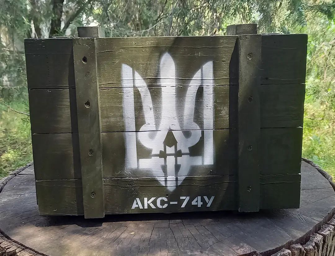 Автомат Калашникова "АКС-74У" набір для алкоголю у дерев'яному ящику - крутий подарунок для військових