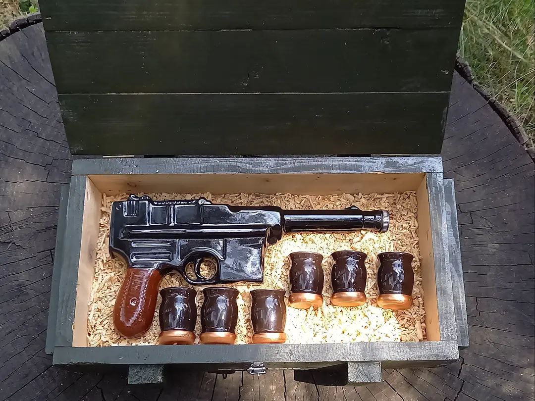 Подарунковий набір для чоловіка пістолет MAUSER C96 у дерев'яному ящику