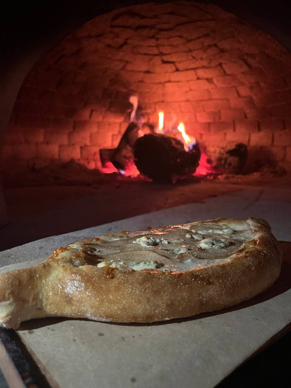 Хачапурі з дор блю та грушею