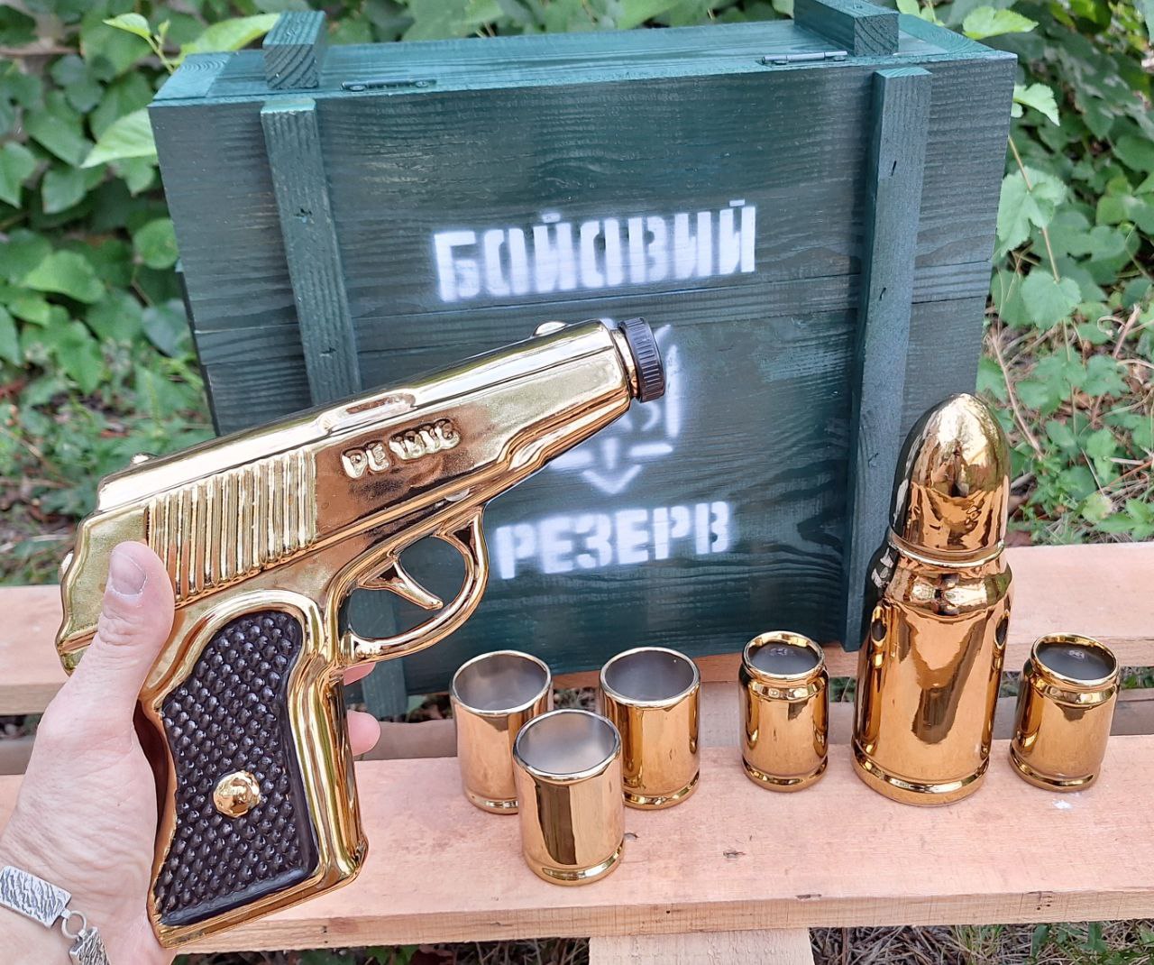 Набір для спиртного "Золотий Пістолет + Куля" у дерев'яному ящику Бойовий резерв - подарунок чоловіку