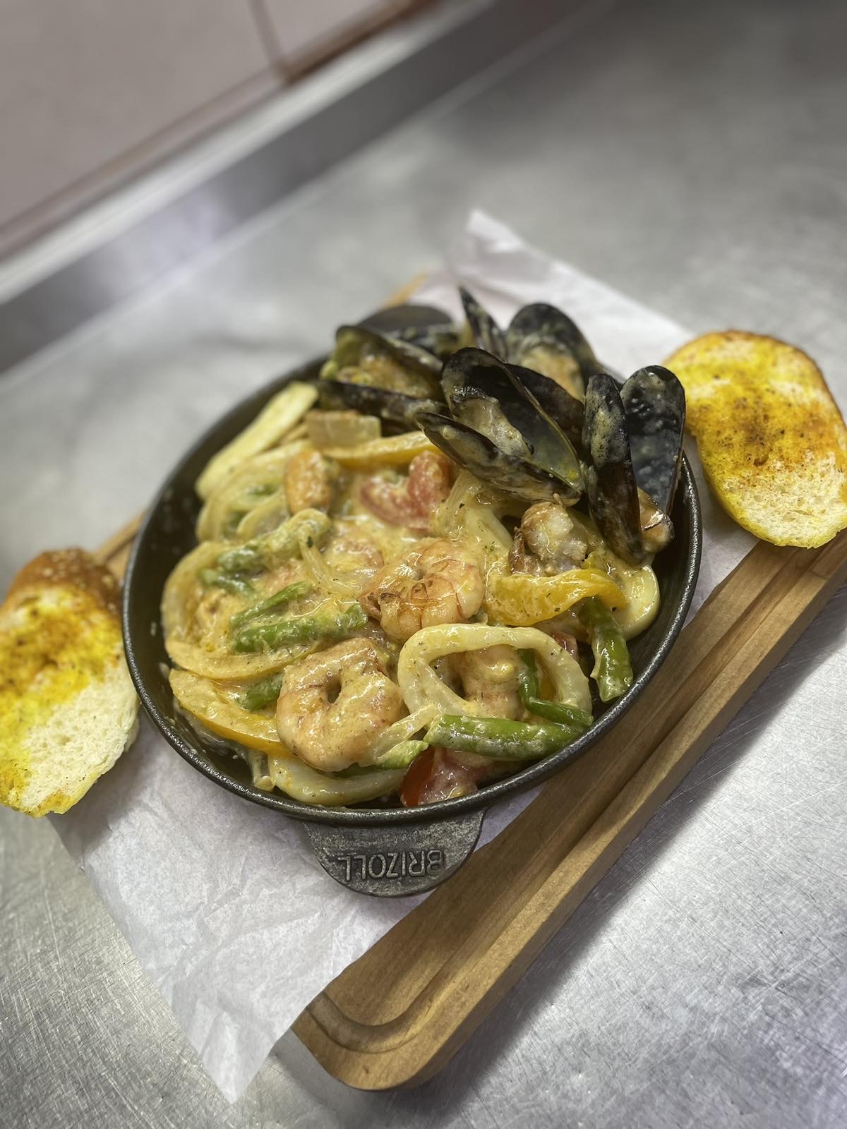 Пательня з морепродуктів