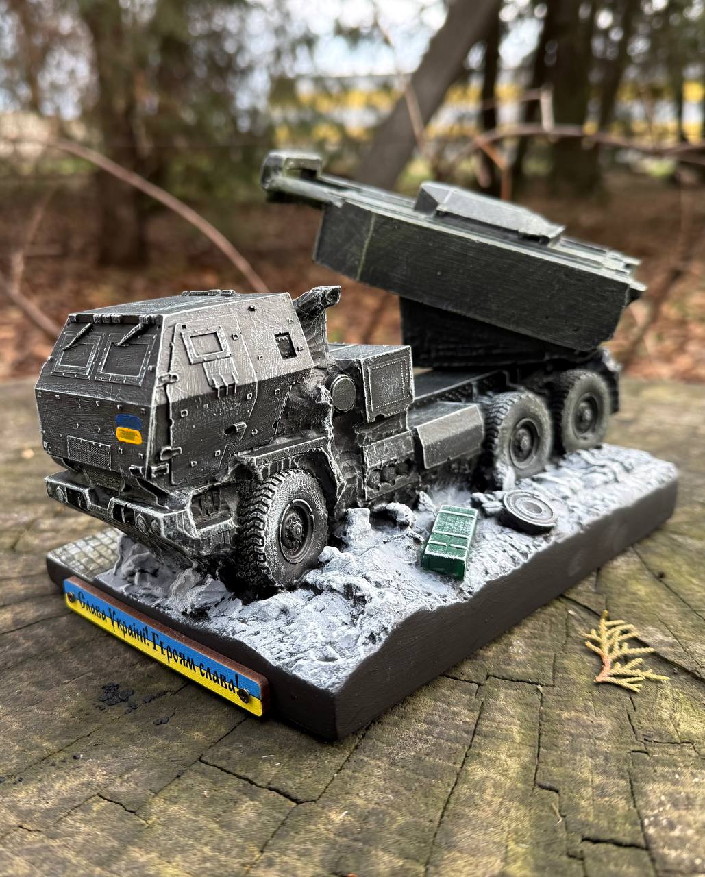 Статуетка Хаймарс Himars з гіпсу ручної роботи - Військова техніка на подарунок, розмір 21х13х14 см