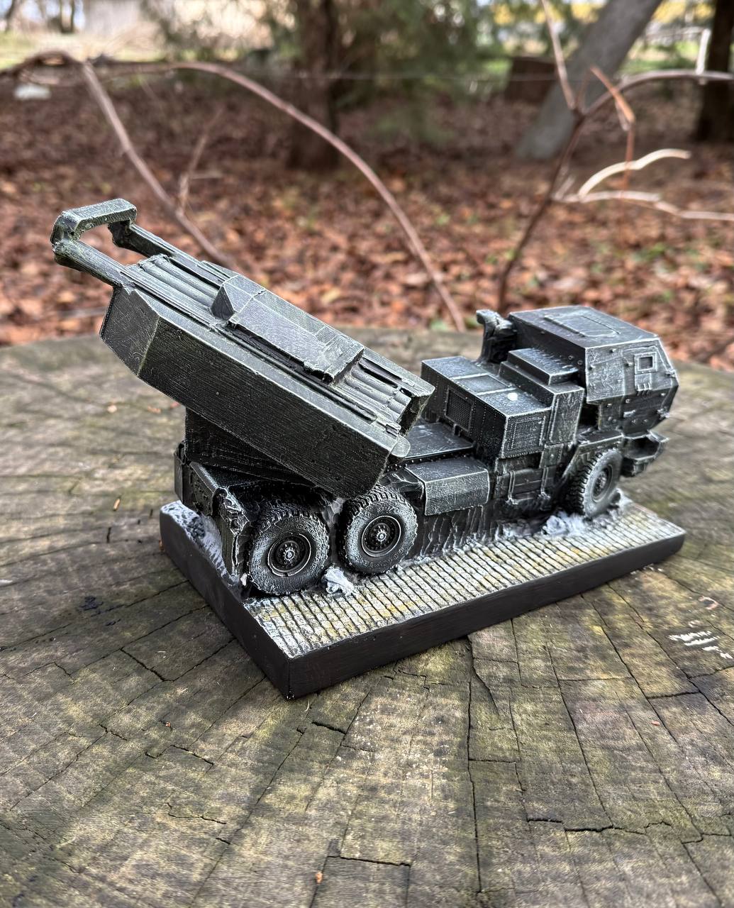 Статуетка Хаймарс Himars з гіпсу ручної роботи - Військова техніка на подарунок, розмір 21х13х14 см