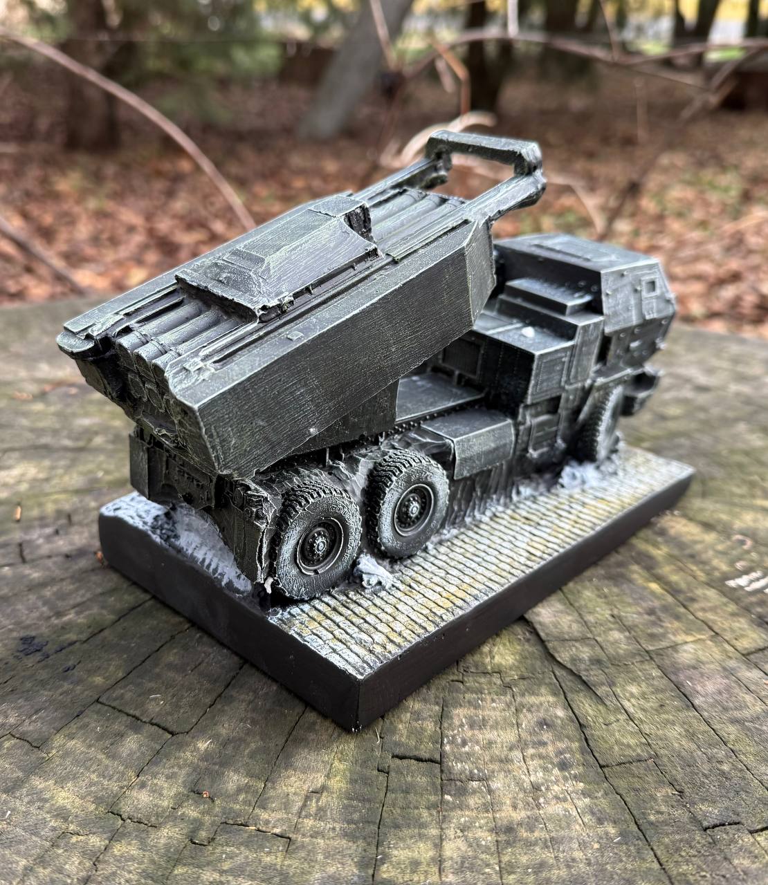 Статуетка Хаймарс Himars з гіпсу ручної роботи - Військова техніка на подарунок, розмір 21х13х14 см