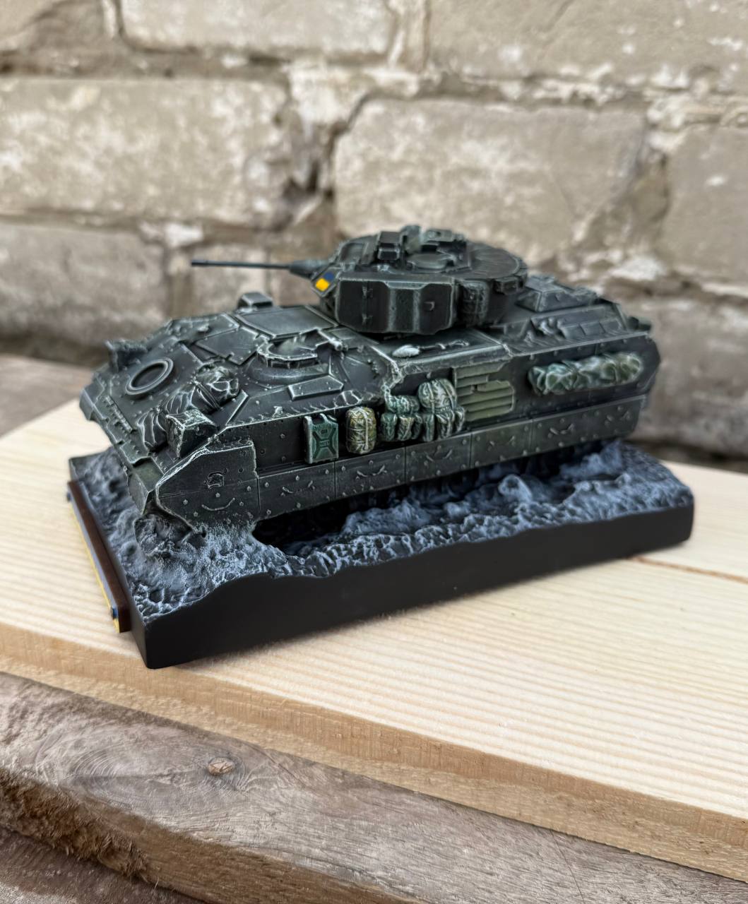Статуетка Модель бойової машини піхоти Bradley M2 — колекційна мініатюра 20х13х11 см