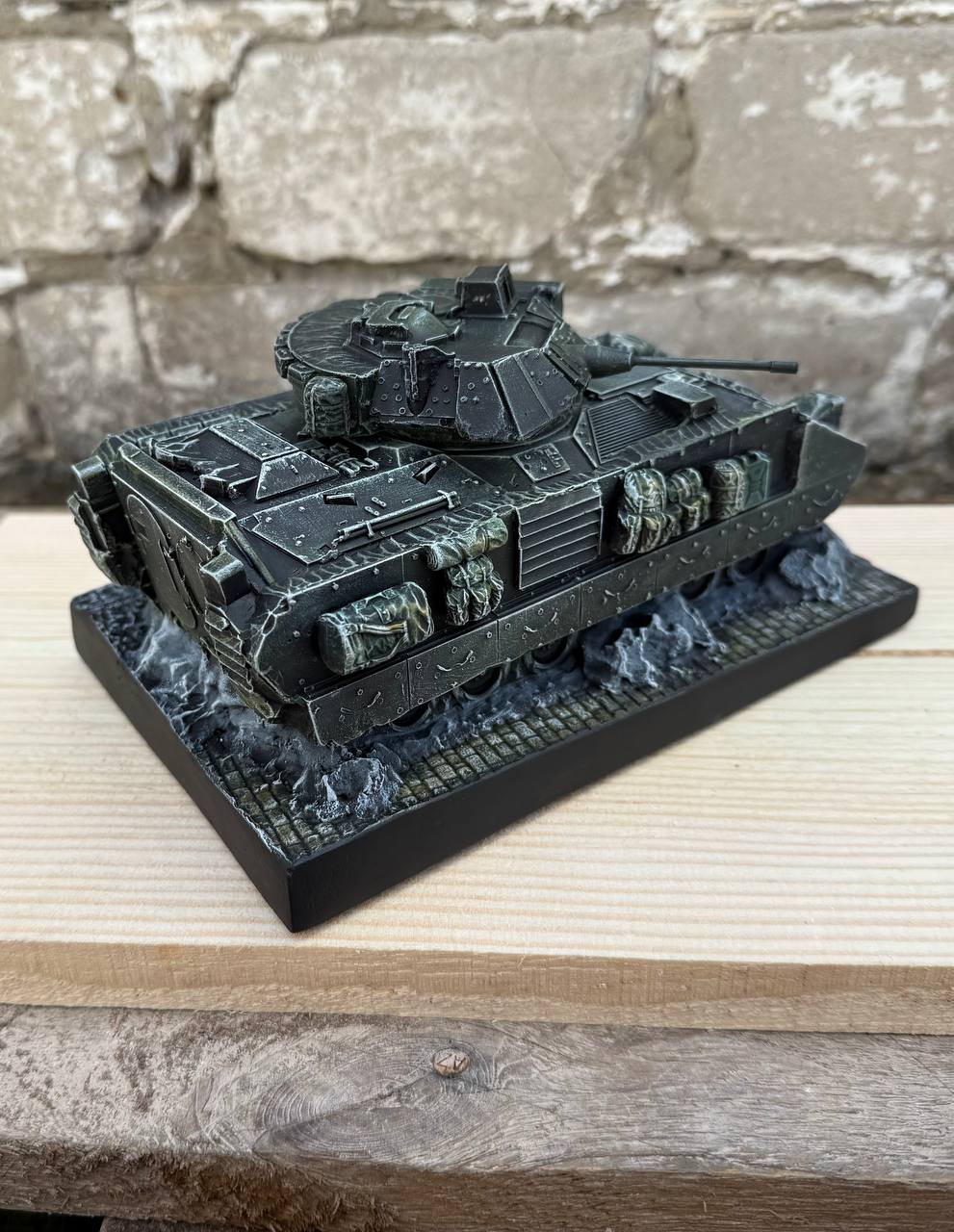 Статуетка Модель бойової машини піхоти Bradley M2 — колекційна мініатюра 20х13х11 см