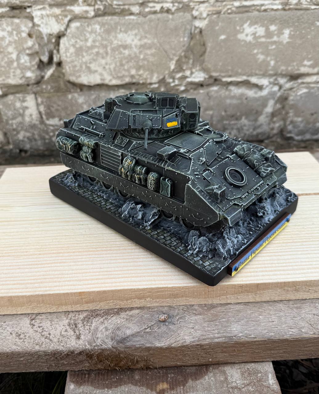 Статуетка Модель бойової машини піхоти Bradley M2 — колекційна мініатюра 20х13х11 см