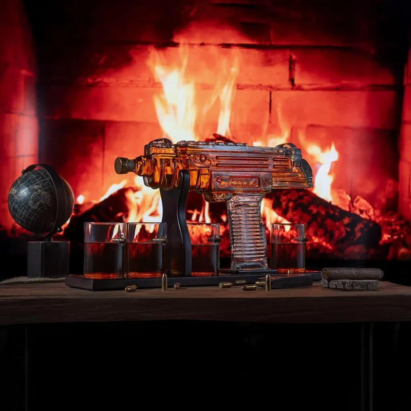 Подарунковий набір для спиртного "Uzi" на дерев'яній підставці 1 літр для чоловіка, військового, командира