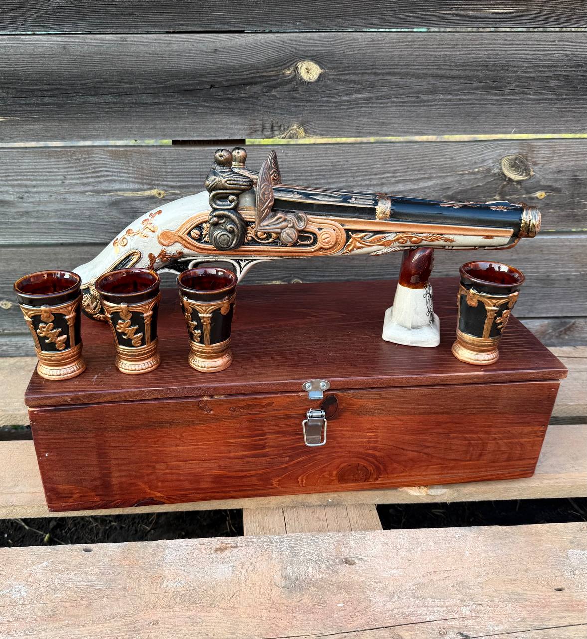 Подарунковий набір графин у вигляді Мушкет з чарками у футлярі для чоловіків
