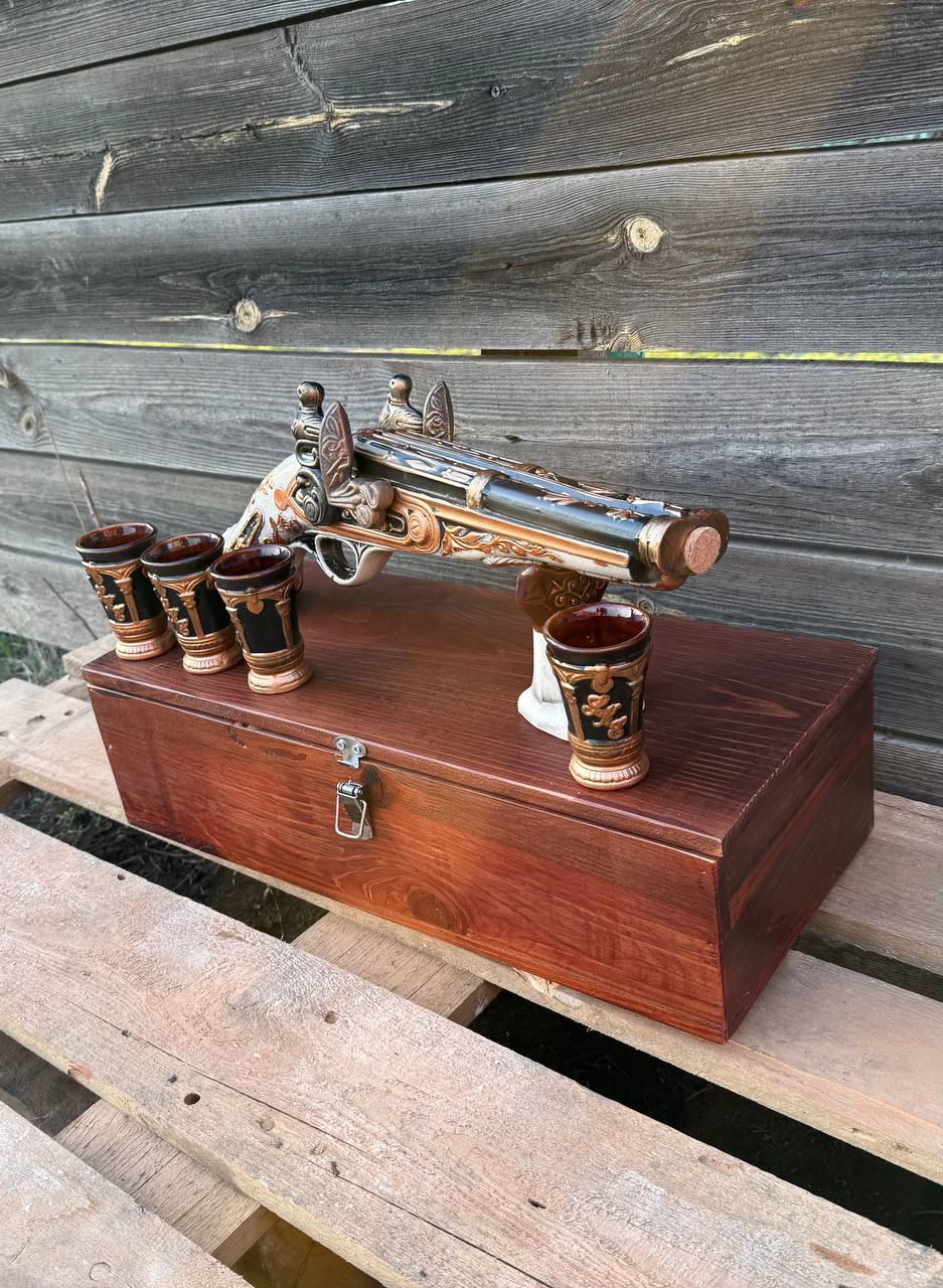 Подарунковий набір графин у вигляді Мушкет з чарками у футлярі для чоловіків