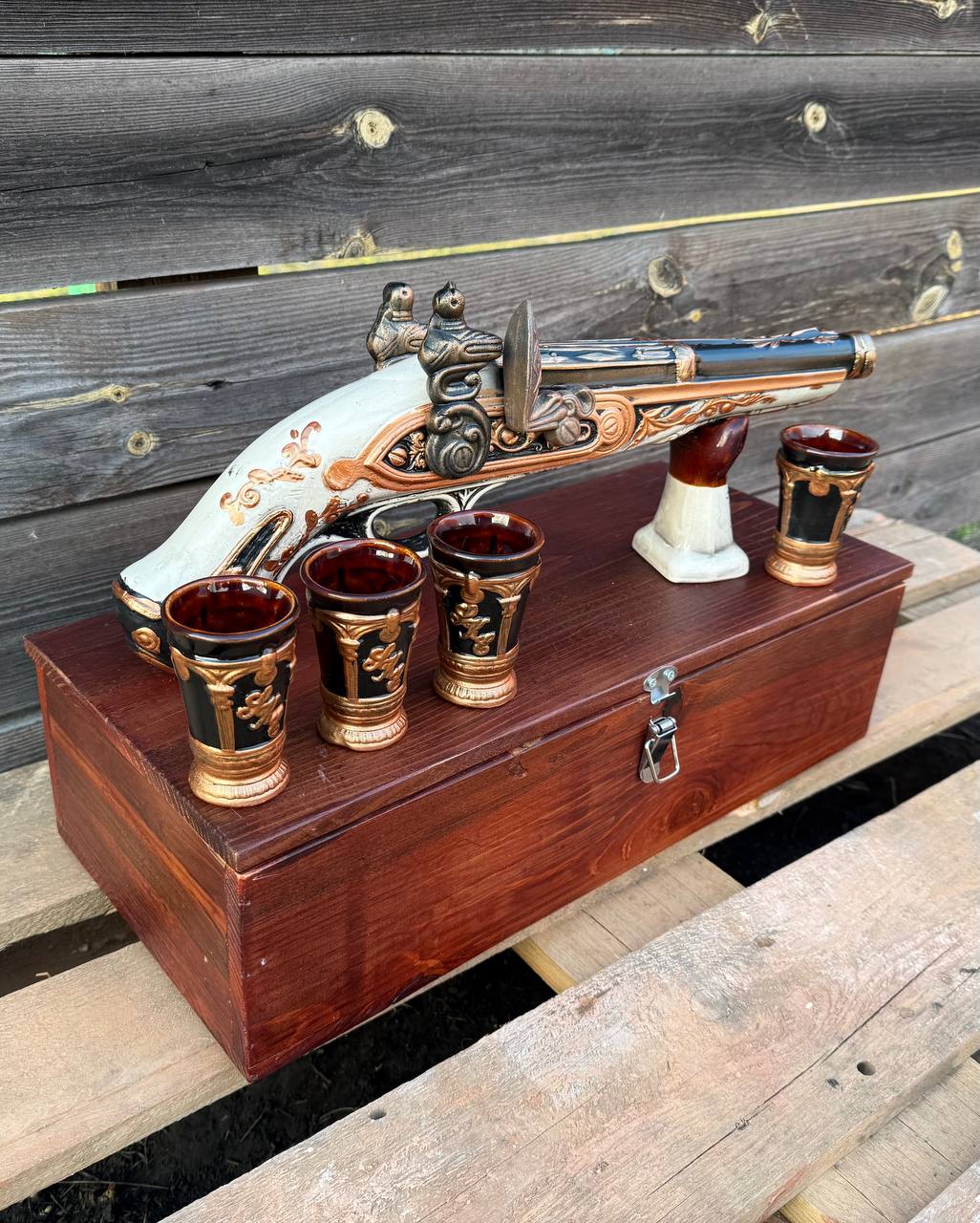 Подарунковий набір графин у вигляді Мушкет з чарками у футлярі для чоловіків