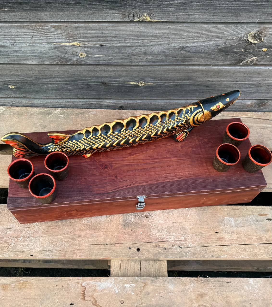 Подарунковий набір “Осетр” для спиртного з чарками у дерев'яному футлярі для чоловіка