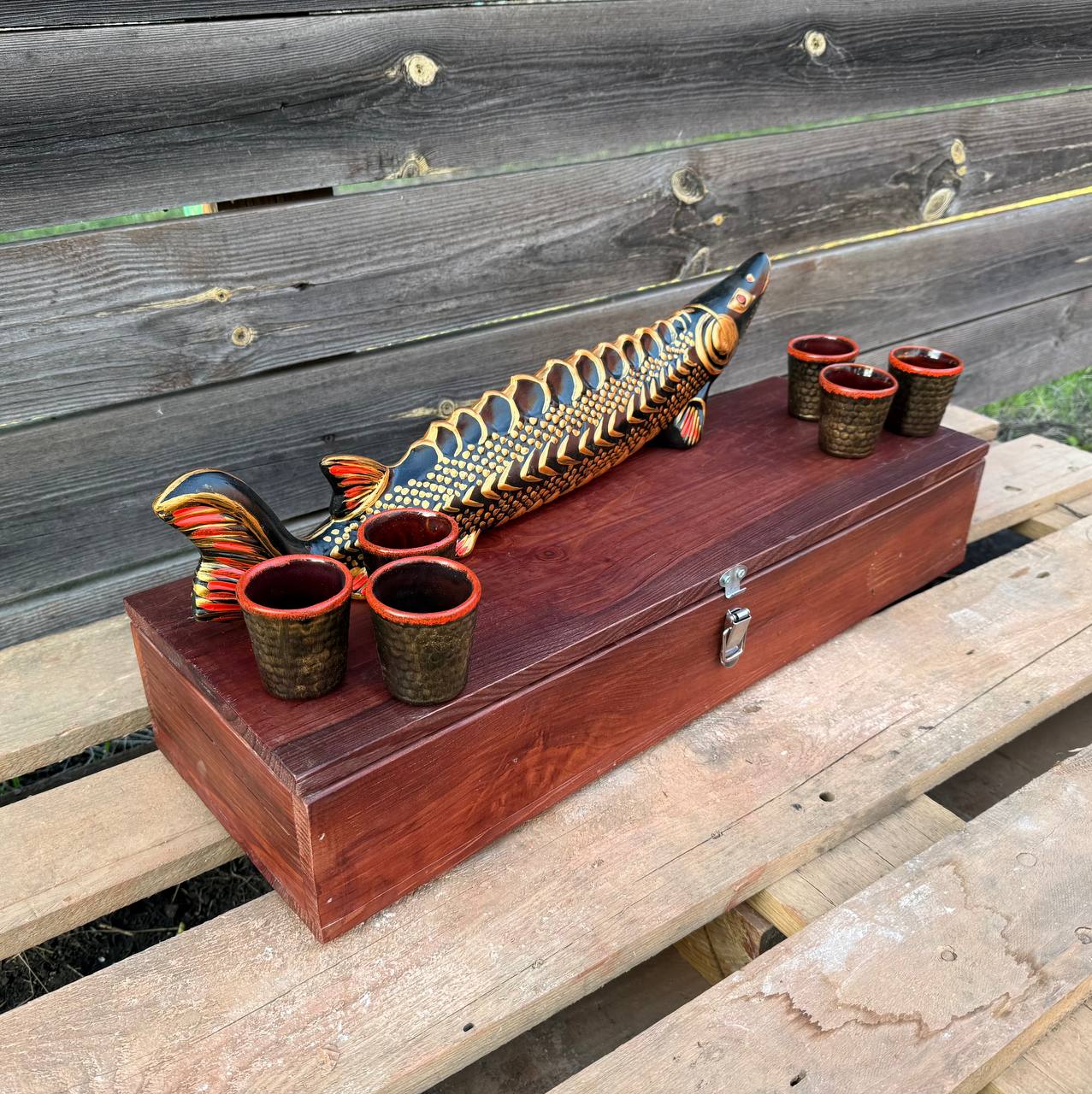 Подарунковий набір “Осетр” для спиртного з чарками у дерев'яному футлярі для чоловіка