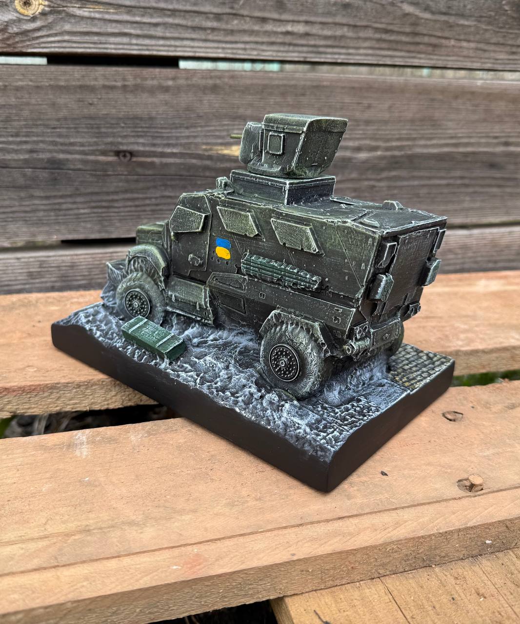 Статуетка MaxxPro (M1224) військового автомобіля з патріотичним змістом 20х15х13 см