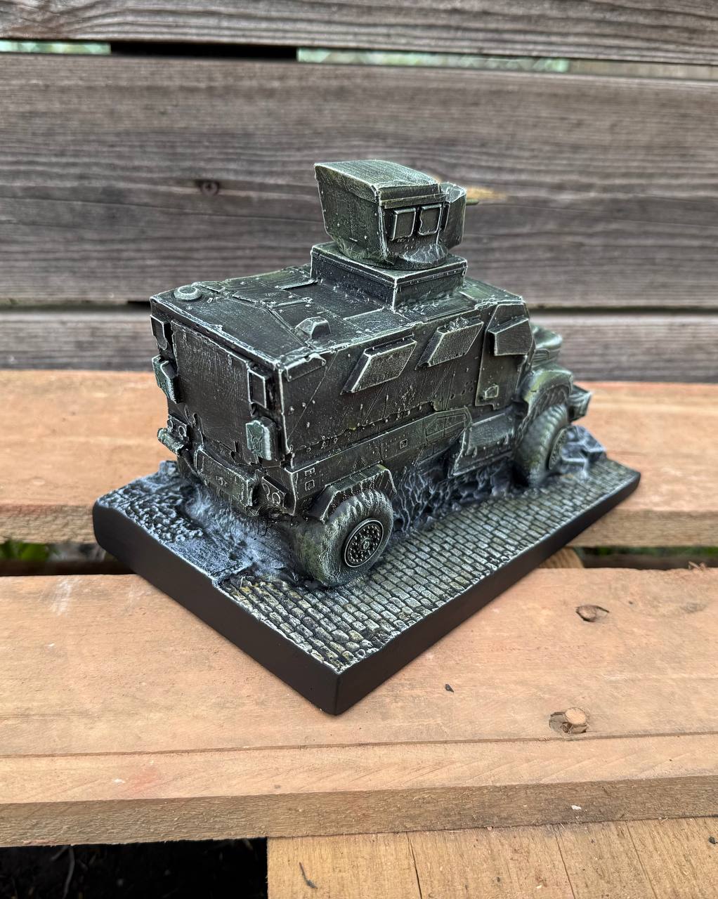 Статуетка MaxxPro (M1224) військового автомобіля з патріотичним змістом 20х15х13 см