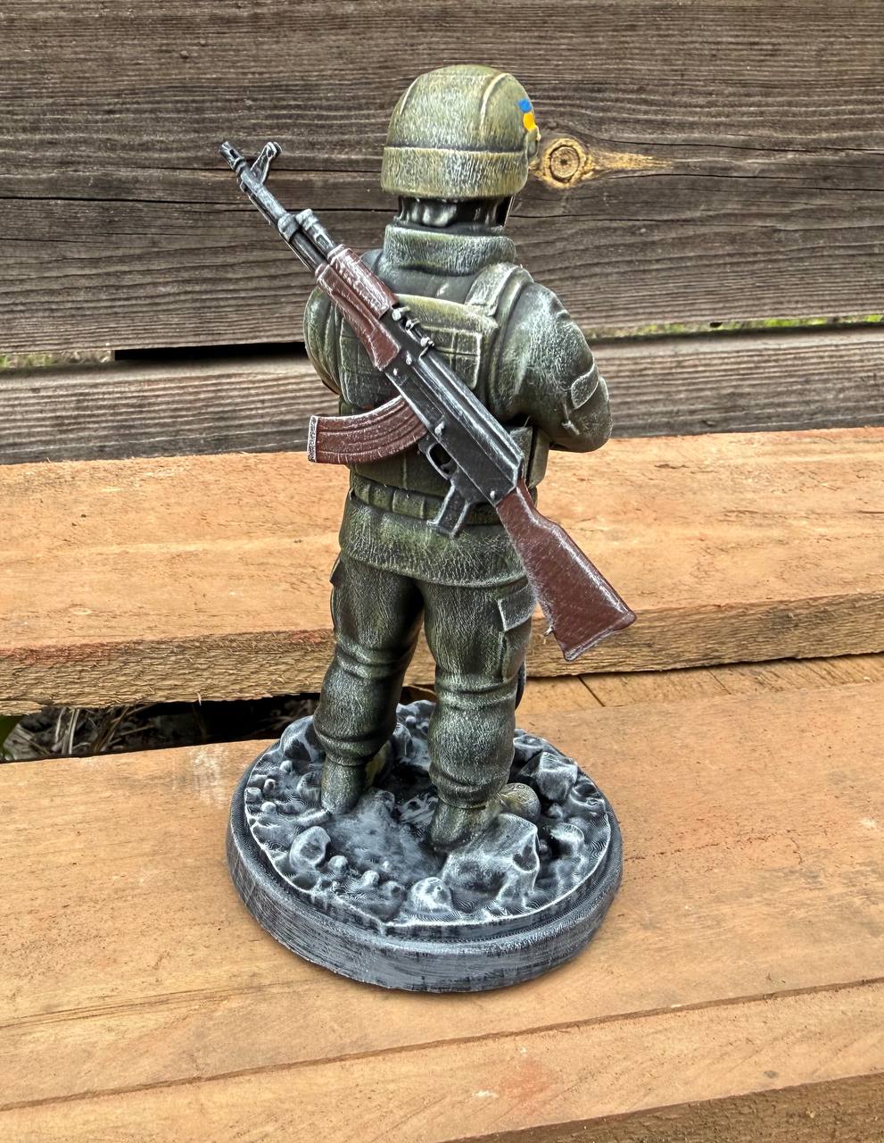 Статуетка військового механіка, фігурка піхотинець з ключем (фотополімер), подарунок для чоловіка 14х7 см