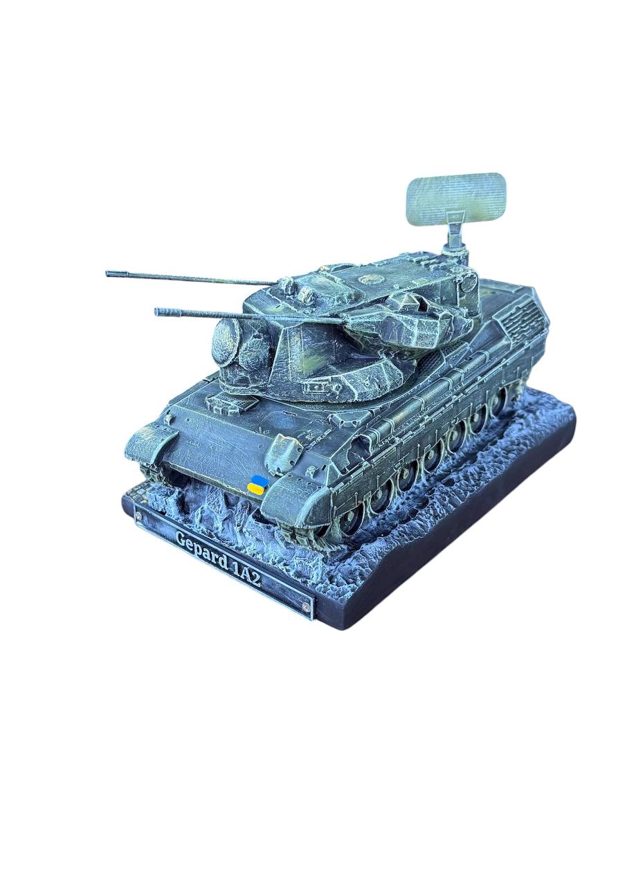 Статуетка Танк "Gepard 1A2" колекційна Модель військової техніки 22х16х12 см, подарунок для чоловіка