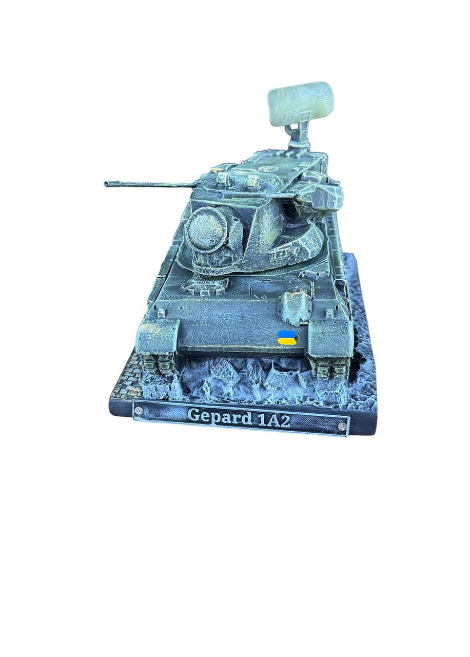 Статуетка Танк "Gepard 1A2" колекційна Модель військової техніки 22х16х12 см, подарунок для чоловіка